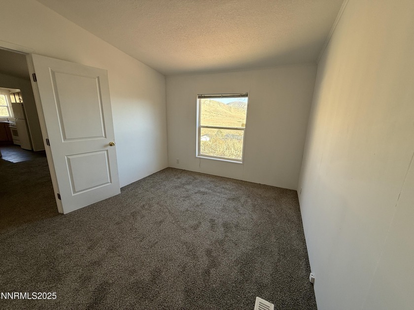 Turn-key home on top of the world with panoramic views! Enjoy - photo 15