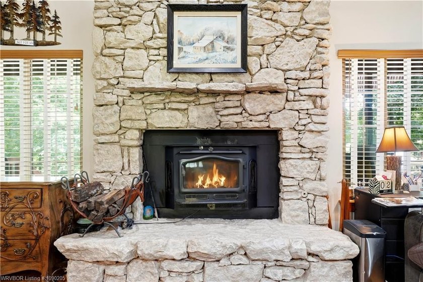Only a few miles to Burnt Cabin Marina! Beautiful home secluded - photo 8