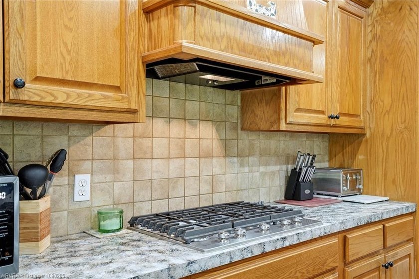 Only a few miles to Burnt Cabin Marina! Beautiful home secluded - photo 10