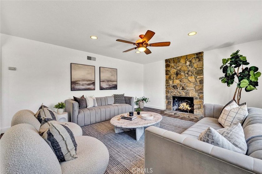 Welcome to this charming 4 bedroom, 1.75 bath single level home - photo 11