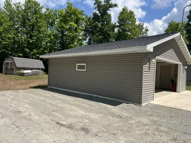 Rare opportunity to get over 600 ft of water frontage and 8 .5 - photo 12