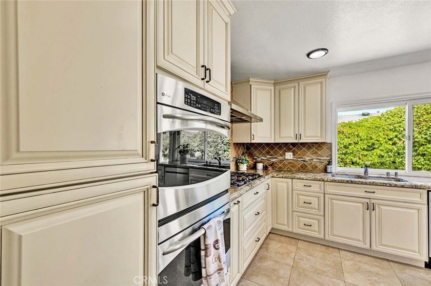 Welcome to this charming 4 bedroom, 1.75 bath single level home - photo 21