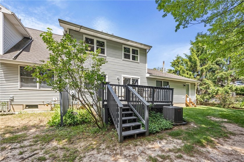 Welcome to this beautifully maintained townhome, which offers - photo 31