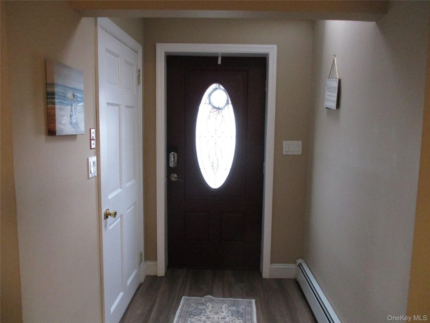 A stunning, fully renovated, move-in-ready raised Colonial on a - photo 3