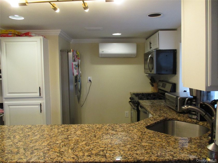 A stunning, fully renovated, move-in-ready raised Colonial on a - photo 6