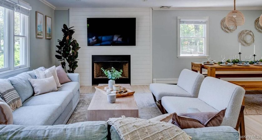 Discover an exceptional offering in the Hamptons-this - photo 3