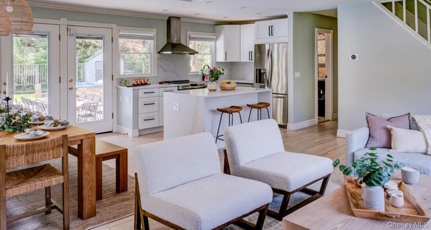 Discover an exceptional offering in the Hamptons-this - photo 8