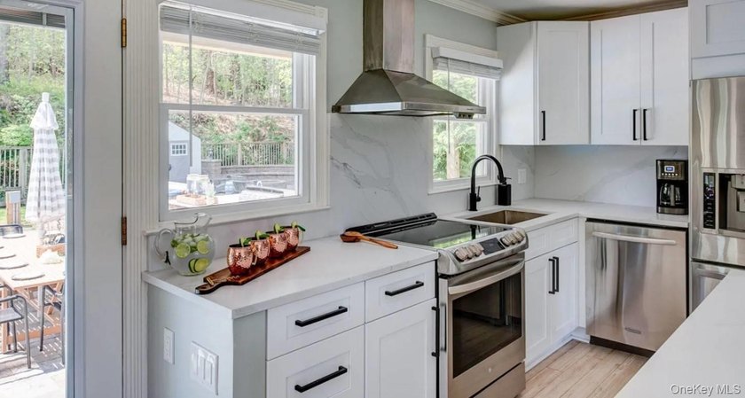 Discover an exceptional offering in the Hamptons-this - photo 10
