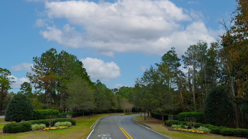 Beautiful lakefront lot on Cumberland Harbour Blvd. 103'x154' - photo 6