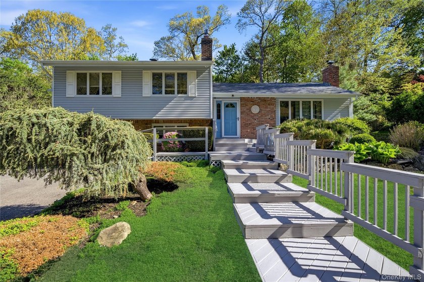 Welcome to this beautifully maintained 4 bedroom, 2.5-bath - photo 4