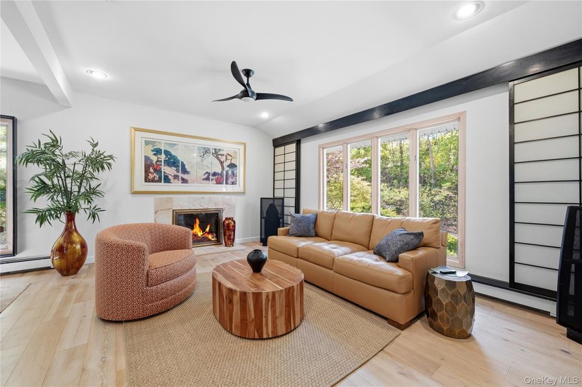 Welcome to this beautifully maintained 4 bedroom, 2.5-bath - photo 8