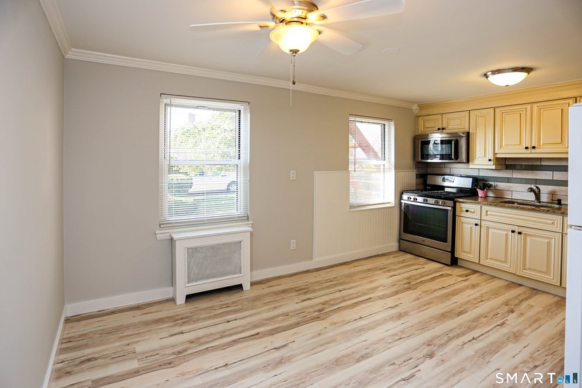 Rare find! This beautifully renovated, move-in ready 2-bedroom - photo 4
