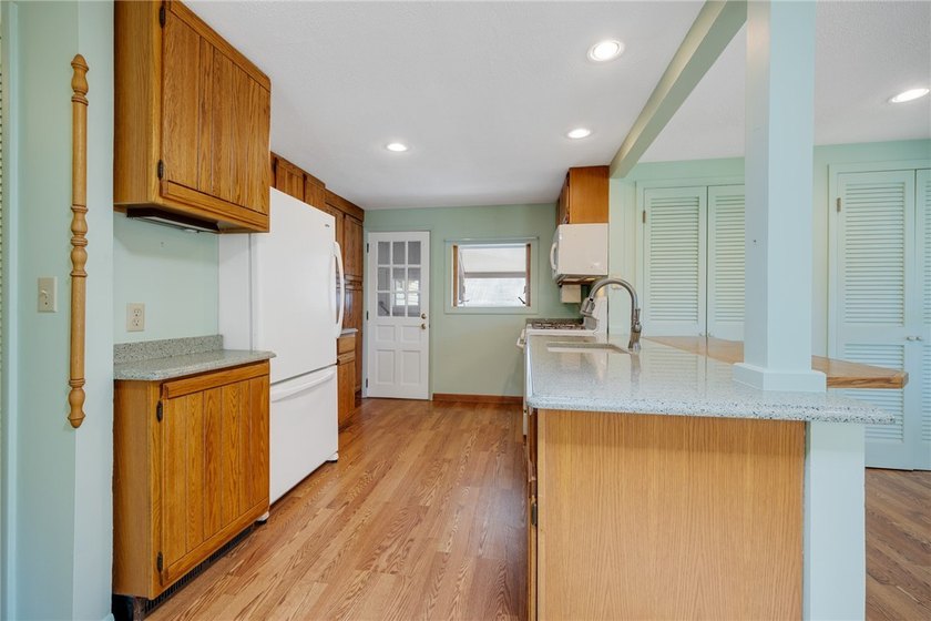 Easy one-floor living in the Village of Salina! This - photo 16