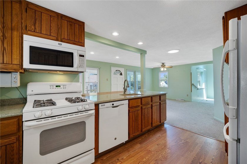 Easy one-floor living in the Village of Salina! This - photo 17