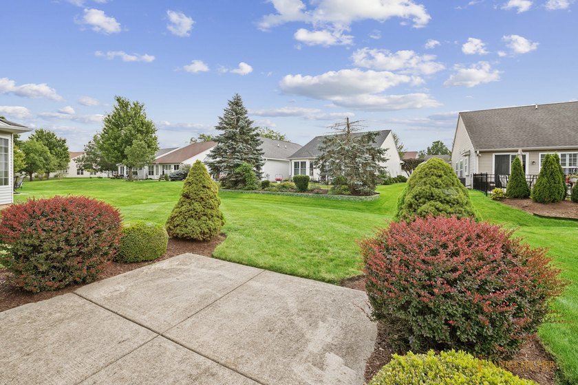 Welcome to this delightful 2-bedroom, 2-bathroom , York model - photo 10