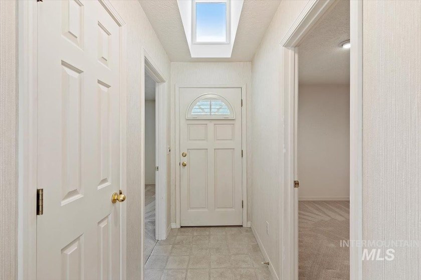 Rare opportunity to own a single-level townhome in Boise's - photo 4