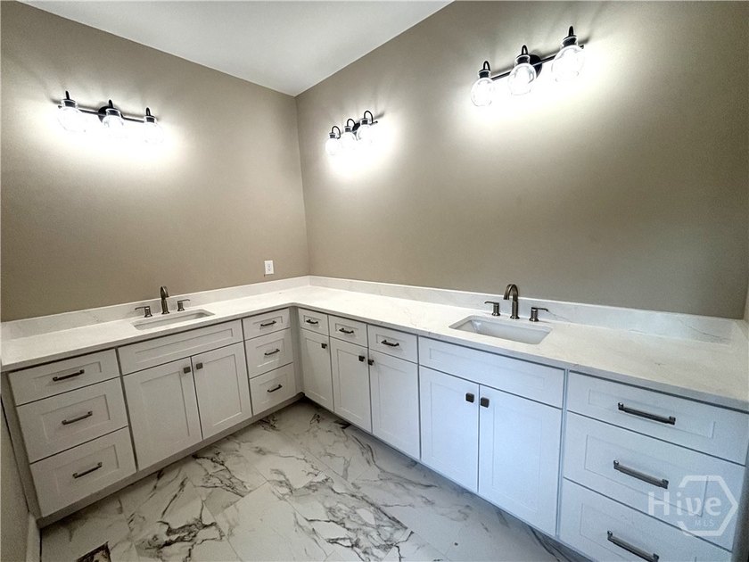 Stunningly renovated golf course home in the highly sought-after - photo 14