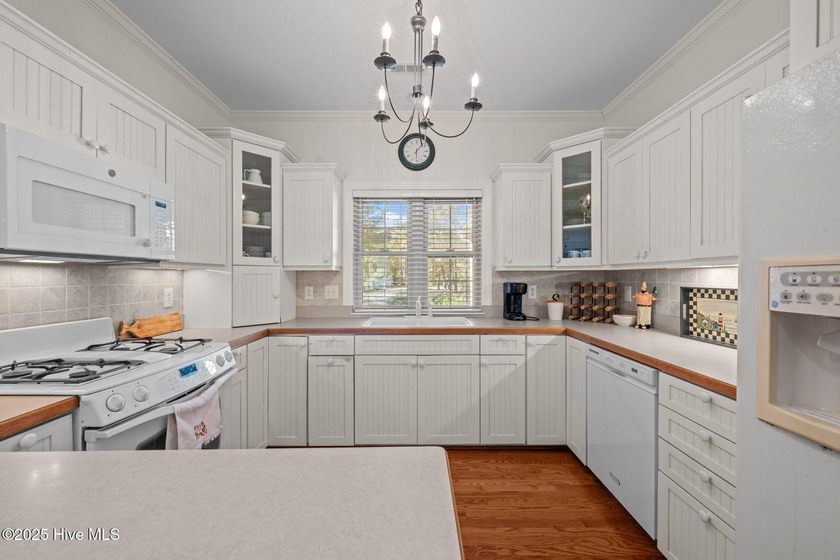 Beautiful 3-bedroom, 3-bath WATERFRONT home on two wooded lots - photo 25