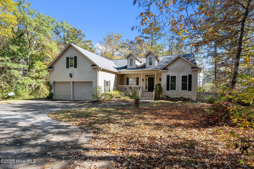 Beautiful 3-bedroom, 3-bath WATERFRONT home on two wooded lots - photo 39