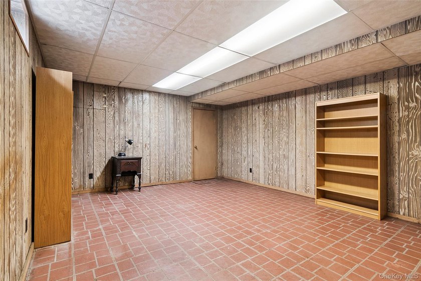 Welcome to this well-maintained semi-attached home, beautifully - photo 12