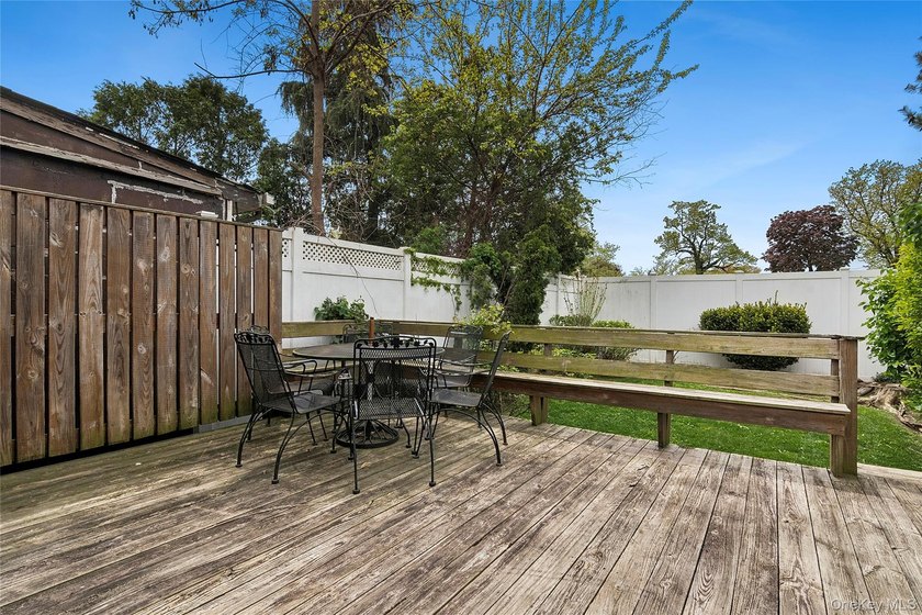 Welcome to this well-maintained semi-attached home, beautifully - photo 13