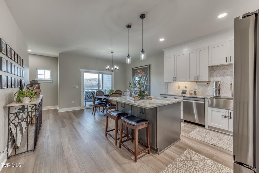 Modern Lakefront Luxury-Mountain View on Boone Lake Welcome to - photo 5