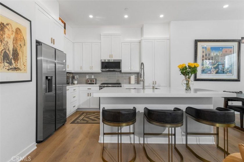 IRRESISTIBLE PRICE REDUCTION FOR A DESIGNER UPGRADED HOME! - photo 12