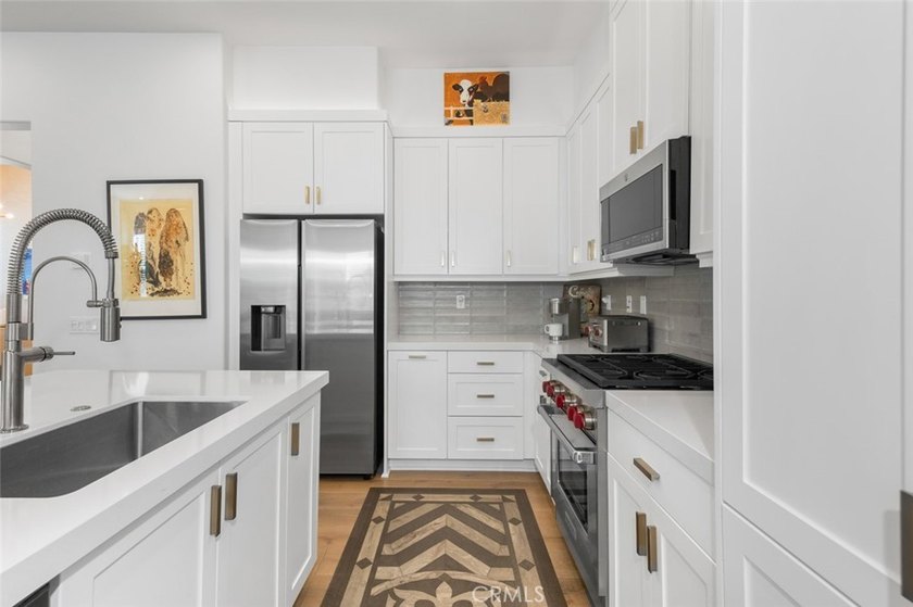 IRRESISTIBLE PRICE REDUCTION FOR A DESIGNER UPGRADED HOME! - photo 13