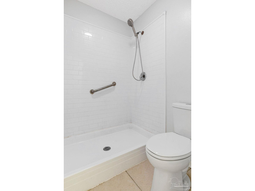 Welcome to this gorgeous, CLEAN and completely renovated - photo 22