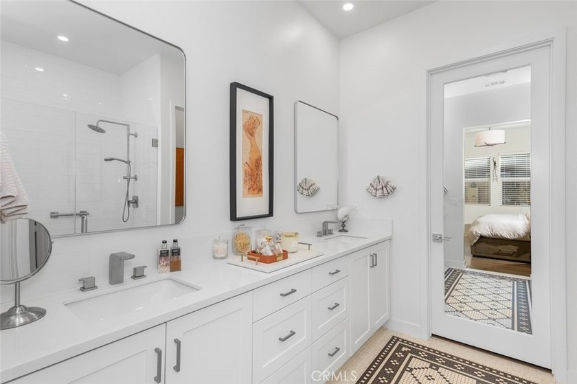 IRRESISTIBLE PRICE REDUCTION FOR A DESIGNER UPGRADED HOME! - photo 27