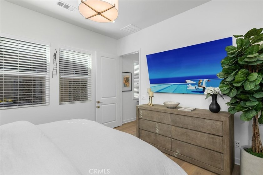IRRESISTIBLE PRICE REDUCTION FOR A DESIGNER UPGRADED HOME! - photo 29
