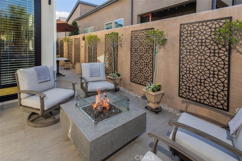 IRRESISTIBLE PRICE REDUCTION FOR A DESIGNER UPGRADED HOME! - photo 37