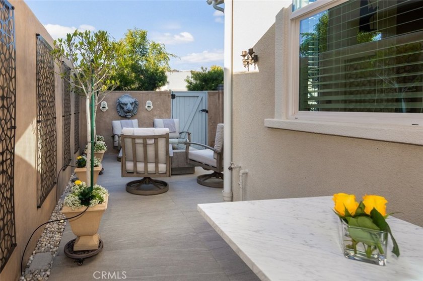 IRRESISTIBLE PRICE REDUCTION FOR A DESIGNER UPGRADED HOME! - photo 38