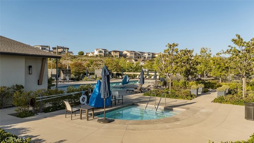 IRRESISTIBLE PRICE REDUCTION FOR A DESIGNER UPGRADED HOME! - photo 46