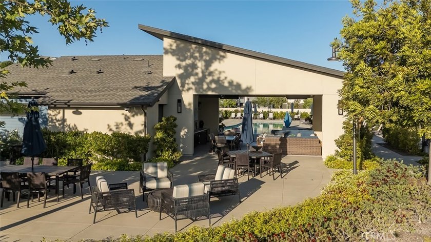 IRRESISTIBLE PRICE REDUCTION FOR A DESIGNER UPGRADED HOME! - photo 47