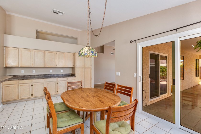 New price, new carpet, new photos. If you passed on this one - photo 4