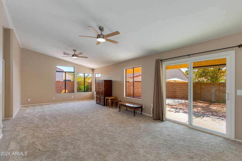 New price, new carpet, new photos. If you passed on this one - photo 5