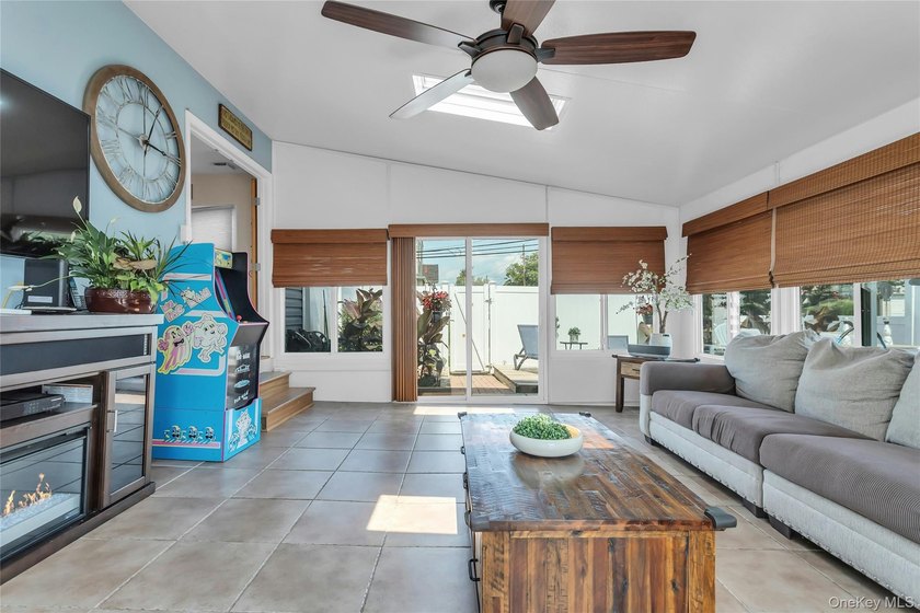 Welcome to this beautifully appointed four-bedroom - photo 12