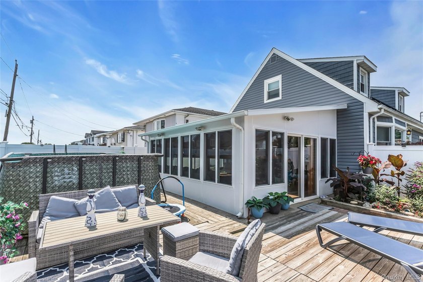 Welcome to this beautifully appointed four-bedroom - photo 21