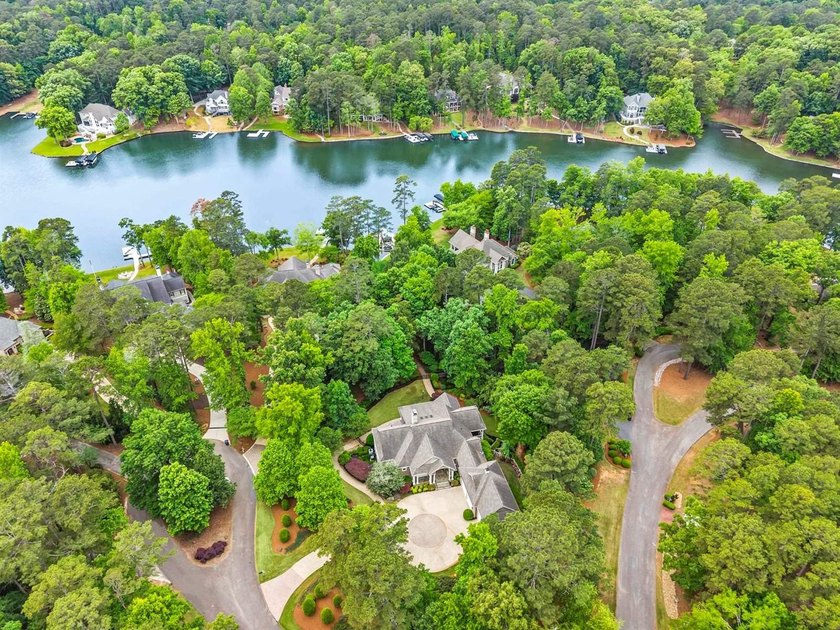 Inside the gates of Reynolds Lake Oconee, on a quiet cul-d-sac - photo 6