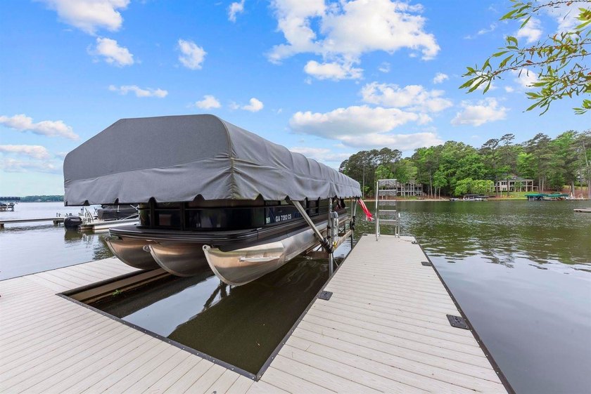 Inside the gates of Reynolds Lake Oconee, on a quiet cul-d-sac - photo 10
