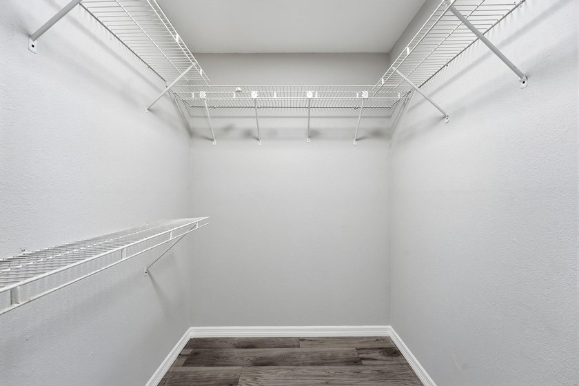BRAND NEW ROOF, NEW A/C SYSTEM, FULLY RENOVATED .This - photo 15