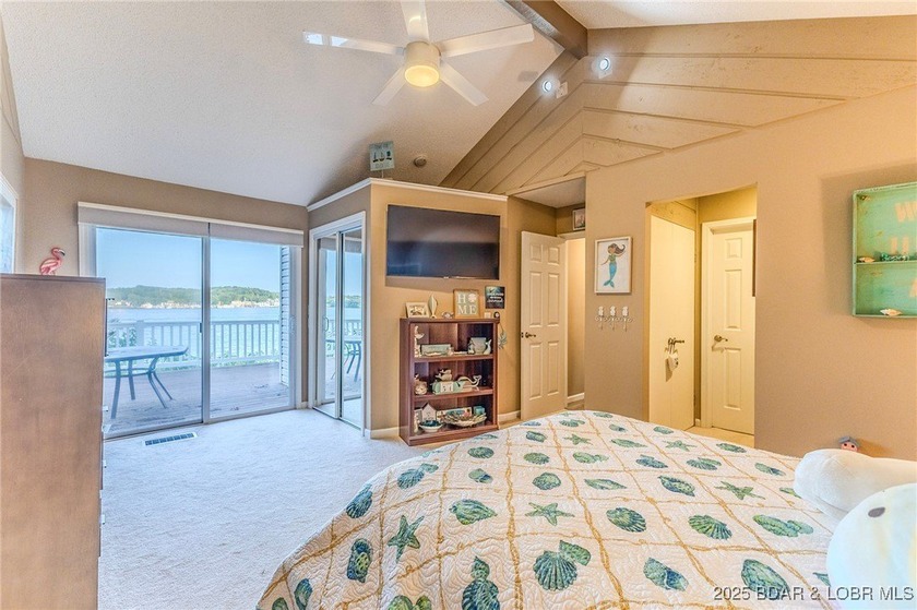 BREATH TAKING PANORAMIC VIEWS! This move-in ready 3-bedroom - photo 17