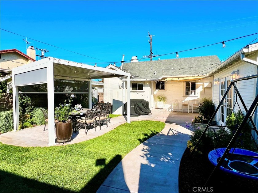 WATCH VIDEO! Gorgeous Remodel of a Classic 1920s Walteria - photo 2