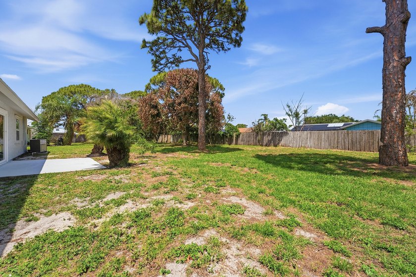 BRAND NEW ROOF, NEW A/C SYSTEM, FULLY RENOVATED .This - photo 24