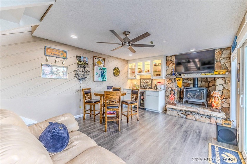 BREATH TAKING PANORAMIC VIEWS! This move-in ready 3-bedroom - photo 25