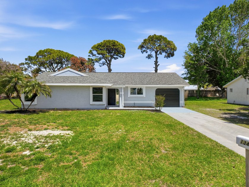 BRAND NEW ROOF, NEW A/C SYSTEM, FULLY RENOVATED .This - photo 26
