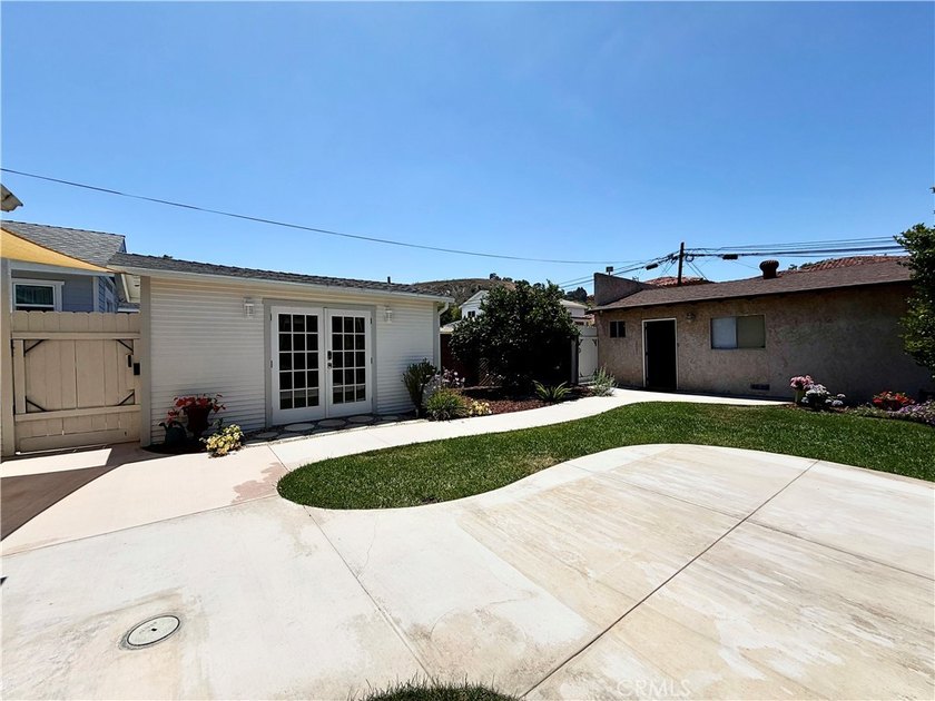 WATCH VIDEO! Gorgeous Remodel of a Classic 1920s Walteria - photo 8