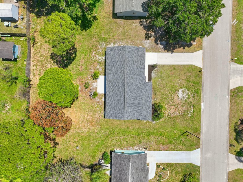 BRAND NEW ROOF, NEW A/C SYSTEM, FULLY RENOVATED .This - photo 35