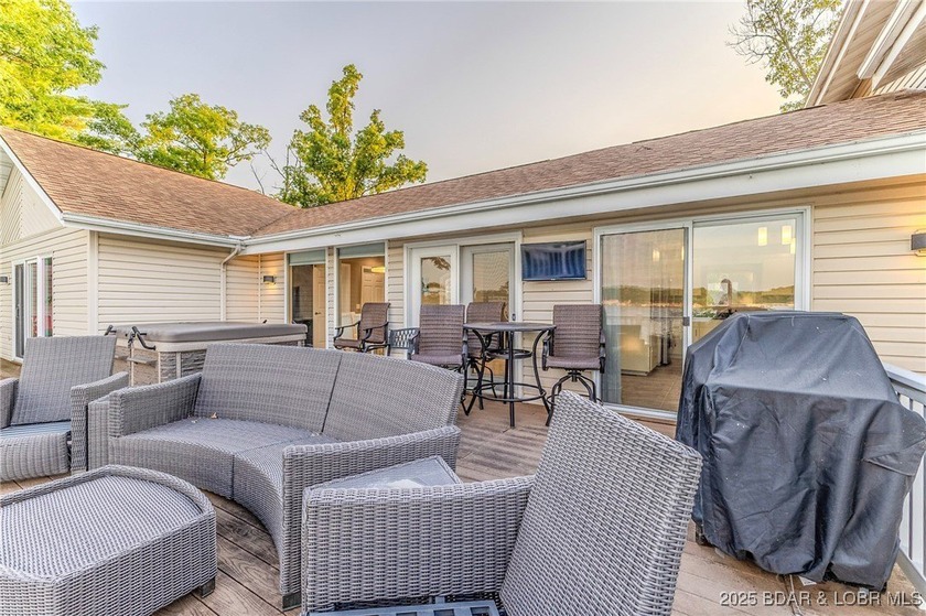 BREATH TAKING PANORAMIC VIEWS! This move-in ready 3-bedroom - photo 37